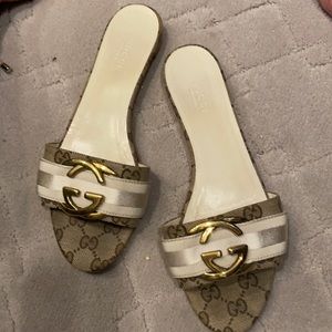 Gucci Tan and cream logo slide sandals
